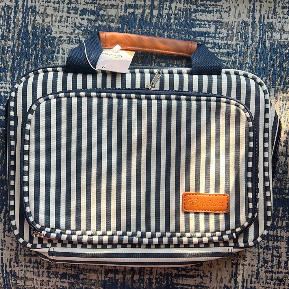 NWT hanging toiletry bag
